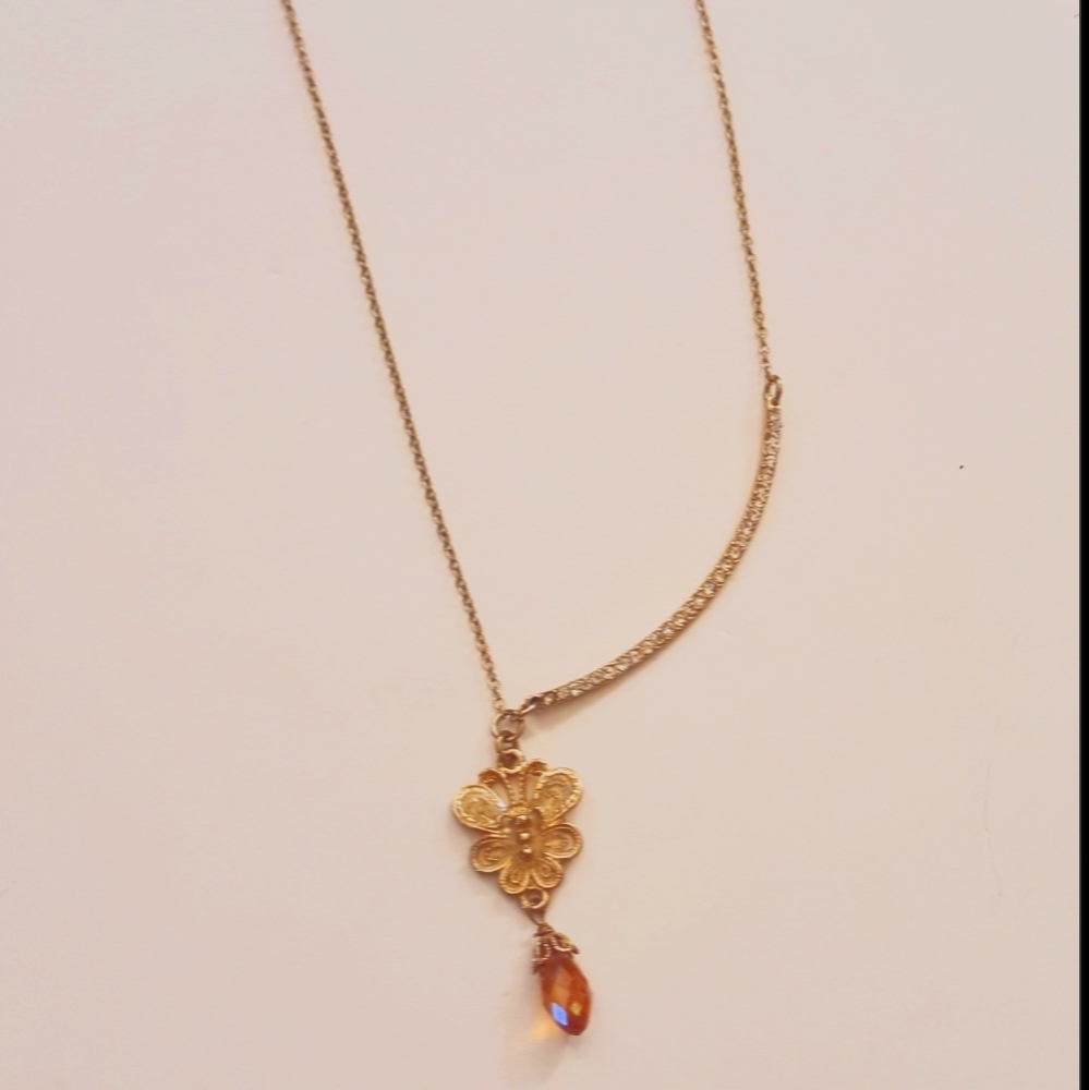 NWOT Butterfly necklace